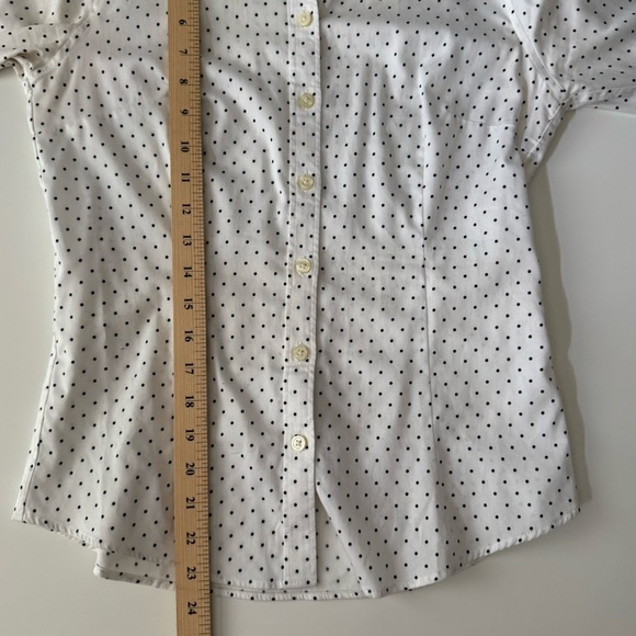 Banana Republic Non-Iron Tailored Fit Polka Dot Button Up Blouse Women’s size 4 - Picture 9 of 9